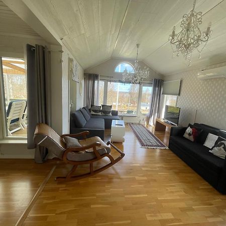Luxury Villa By Lake Welcome You Hjo Luaran gambar